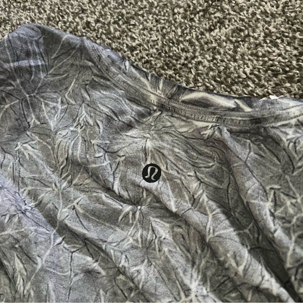 Lululemon Love Crew T-Shirt Summit Wash Graphite Grey - Picture 5 of 5